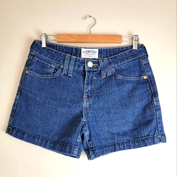 Levis Signature Jean Shorts women's sz 8 - Picture 1 of 6